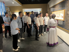 <b>参观昭君博物院主题党日活动</b>