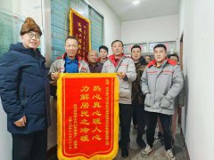 暖气热了 心里暖了 居民点赞送锦旗